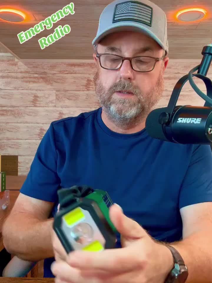 EcoPower Radiator - Wielofunkcyjna radiostacja awaryjna z latarką i ładowarką