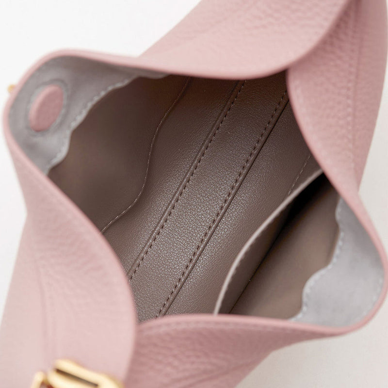 Nina Geantă - Pentru un Aspect Elegant și Organizată