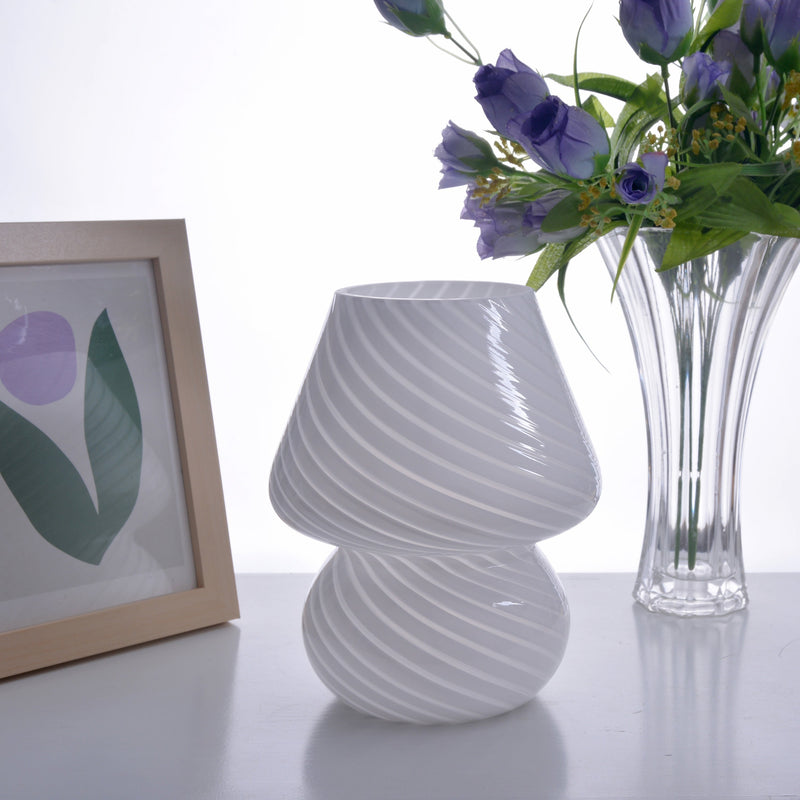 Lampka Stołowa w Paski - Stylowy i Ponadczasowy Design