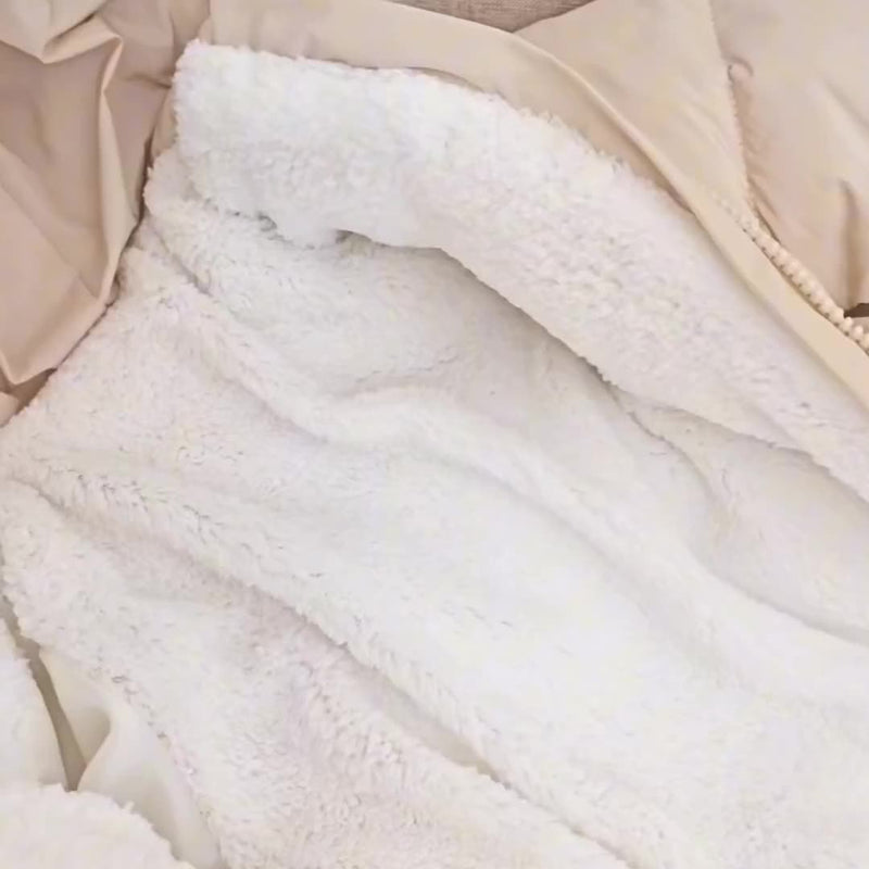 Salopetă Frosty Baby – Combinezon de iarnă de lux cu glugă pentru lunile mai reci