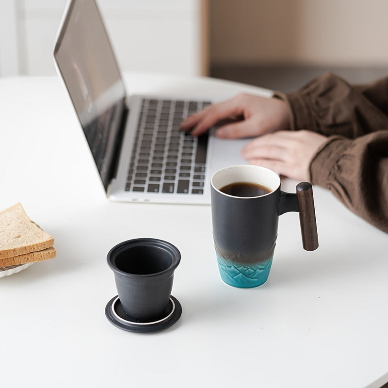 Ceașcă ceramică de ceai realizată manual cu sită – design autentic și utilizare practică