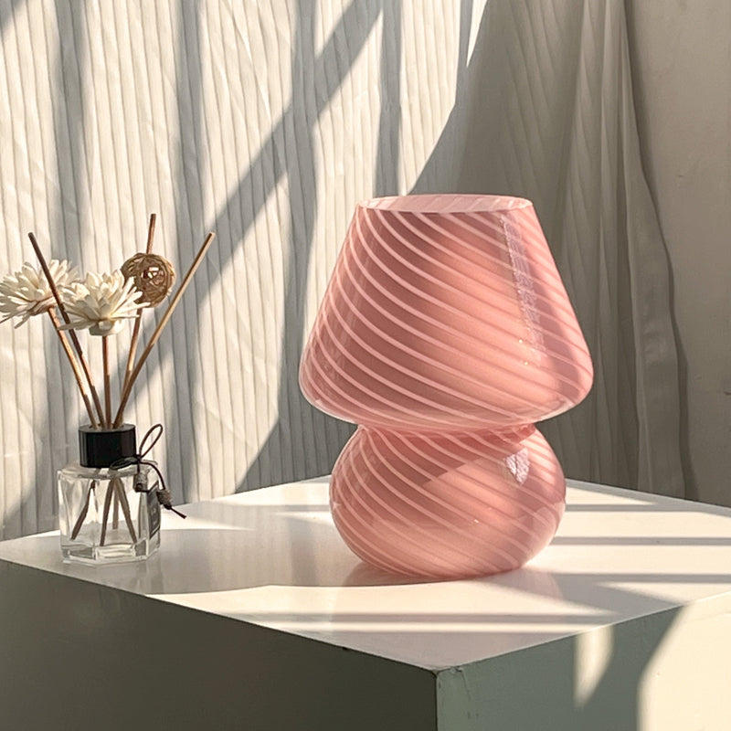 Lampka Stołowa w Paski - Stylowy i Ponadczasowy Design