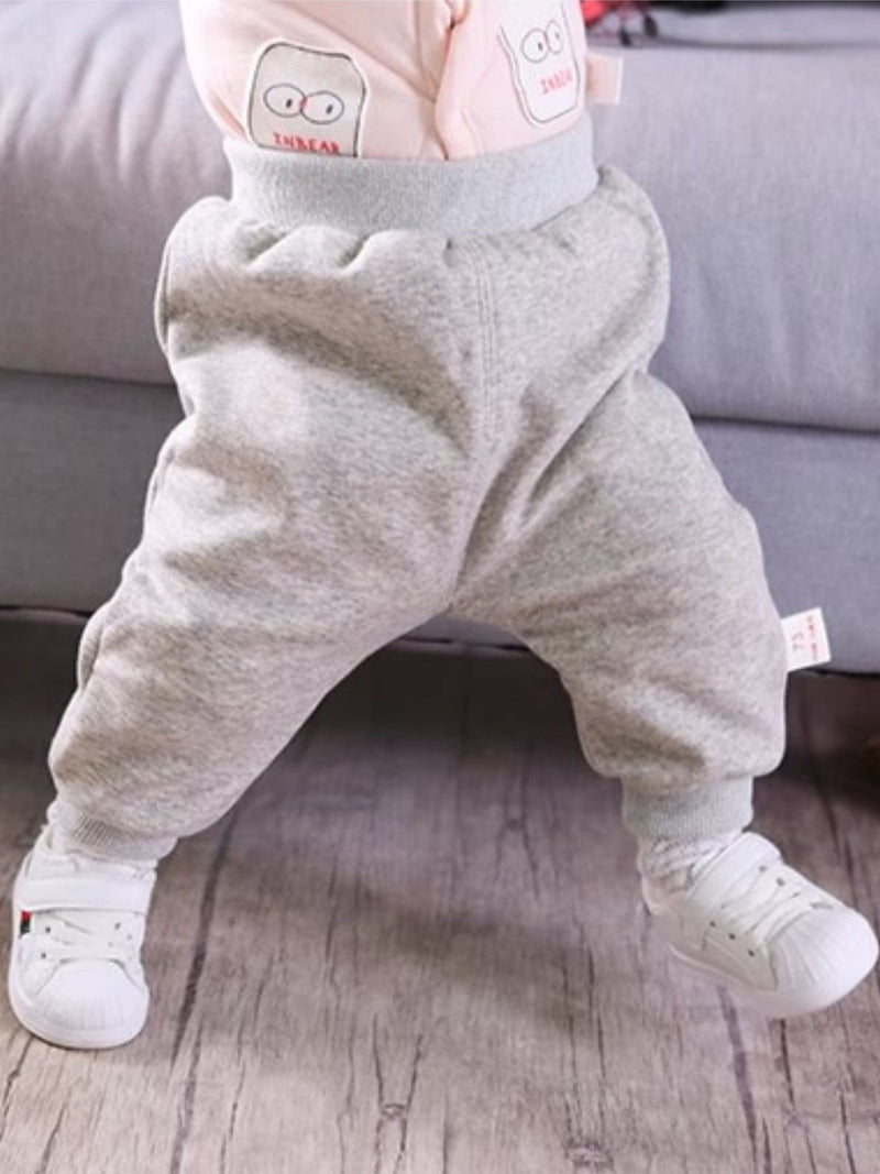 Urocze Spodnie Dresowe dla Niemowląt – Idealne na Wiosenne i Jesienne Przygody na Świeżym Powietrzu