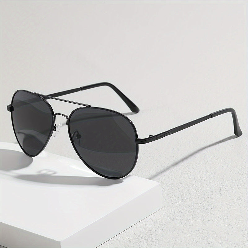 Pilot Sunglasses for Men – Timeless Design with Metal and Plastic for Everyday Use