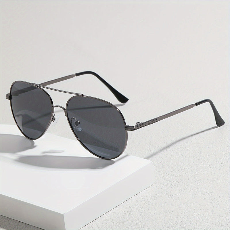 Pilot Sunglasses for Men – Timeless Design with Metal and Plastic for Everyday Use