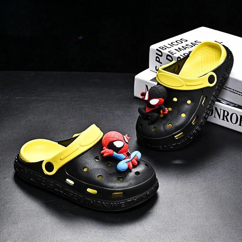 Papuci pentru copii Spider-Man - Confortabili și distractivi pentru plăcerile de vară