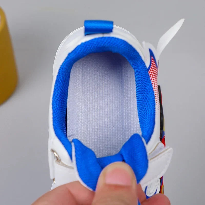 Adidași Spider-Man pentru Copii – Ideali pentru Aventuri Vesele și Zile Active