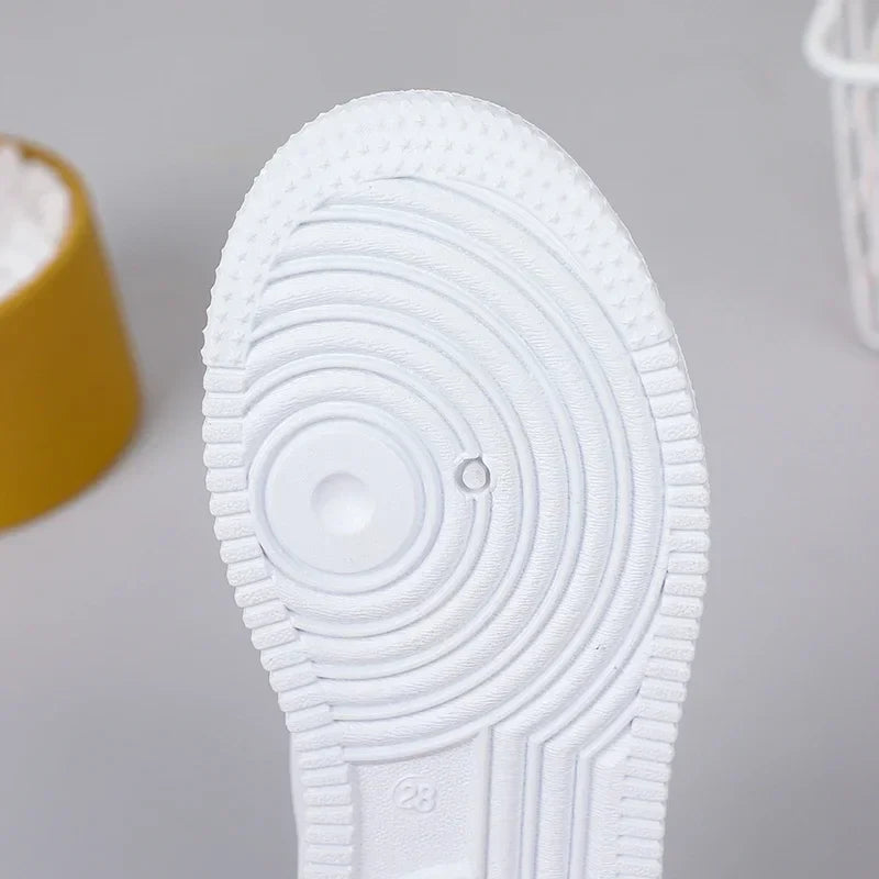 Adidași Spider-Man pentru Copii – Ideali pentru Aventuri Vesele și Zile Active