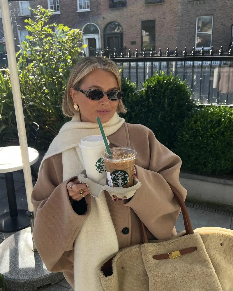 Nowoczesna ChicJas - Elegancki Oversized Płaszcz na Stylowe Dni